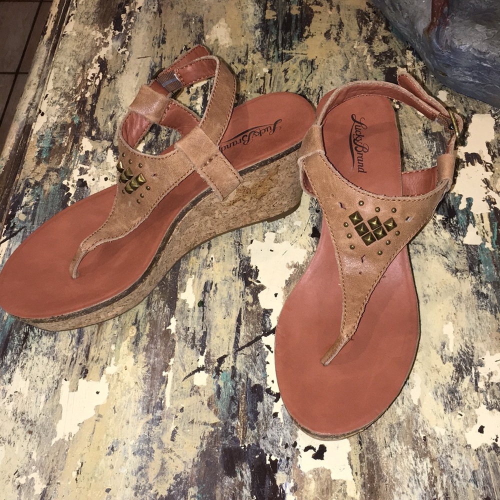 NWOT NEVER WORN LUCKY BRAND PLATFORM SANDALS